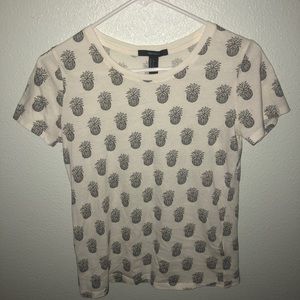 White t shirt with pineapples